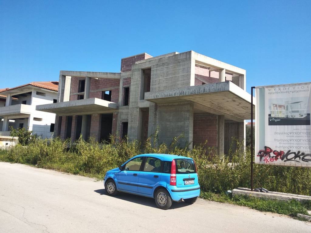 Incomplete building in a central spot of Nafplion.