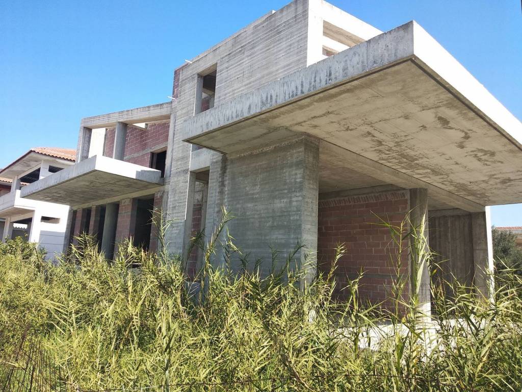 Incomplete building in a central spot of Nafplion.