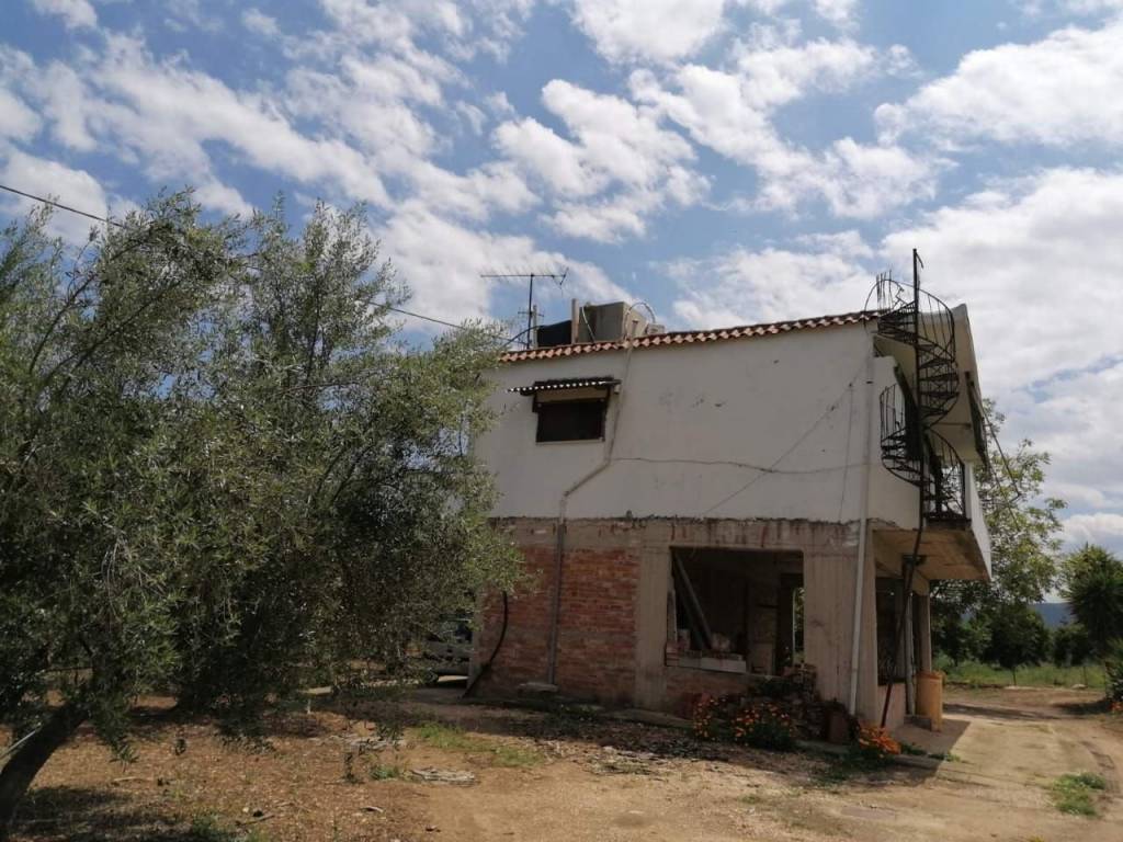 In Kefalari, Argos, a floor house of 70 sq.m. is for sale