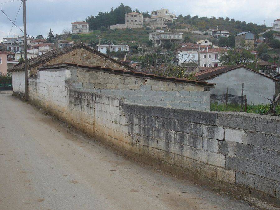 In the center of the village St. Hadrian Nafplion, plot 550