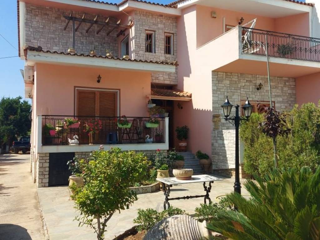 Luxuriously built villa - maisonette In Nafplio