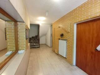 EISODOS POLYKATOIKIAS