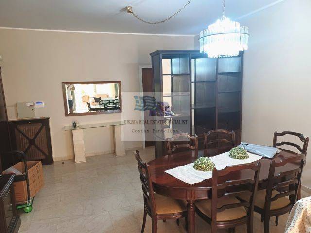 DINING AREA - ENTRANCE