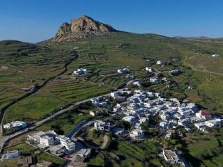 Τριποταμος. Η κατοικία φαίνεται κάτω αριστερά