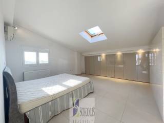 SPACIOUS MASTER BEDROOM WITH ENSUITE BATH