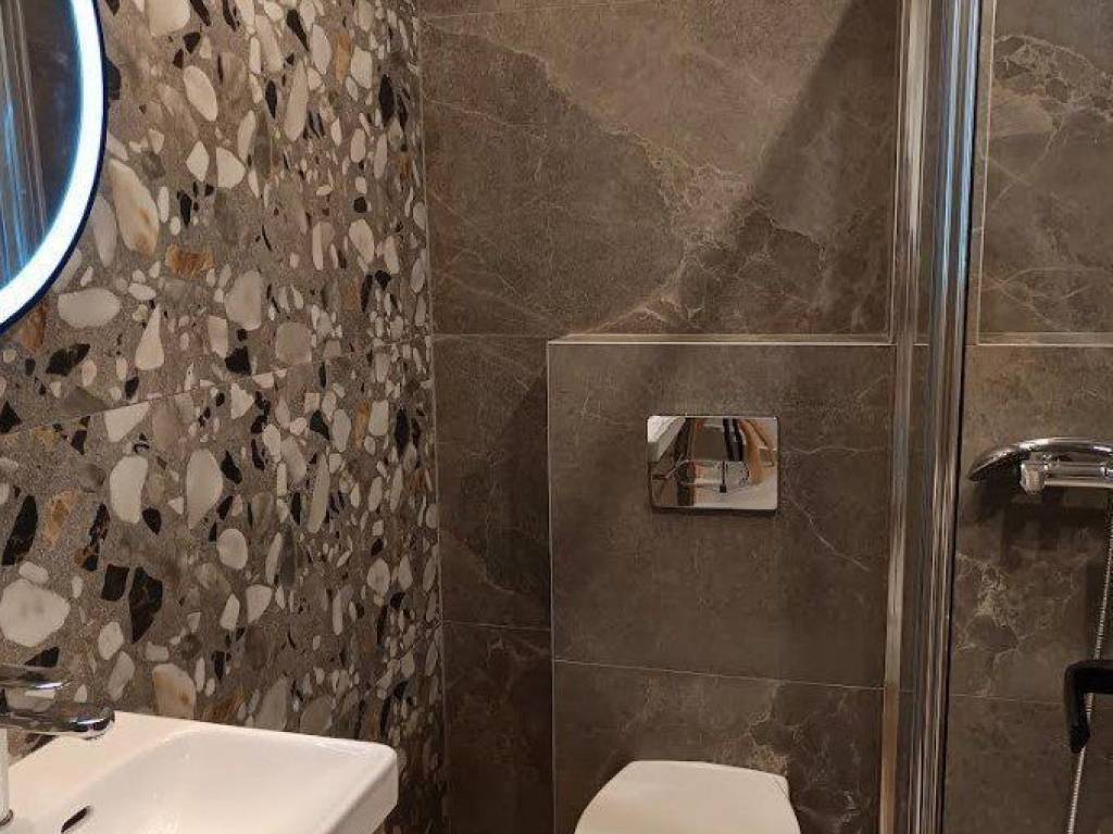Forumland Real Estate, Μπάνιο με ντουζιέρα