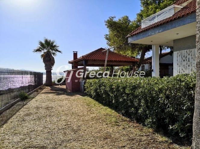 Sea Front Villa for Sale in Anthidona Drosia