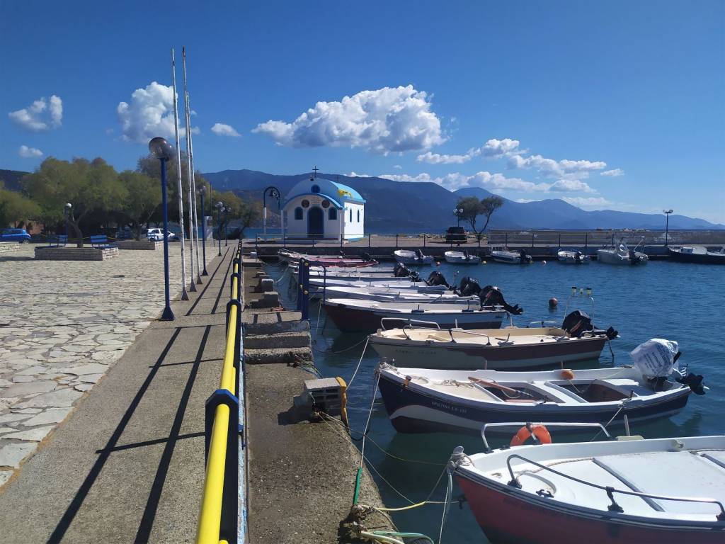 ΤΟ ΛΙΜΑΝΑΚΙ ΤΗΣ ΧΙΛΙΑΔΟΥΣ ΜΠΡΟΣΤΑ ΑΠΟ ΤΟ ΞΕΝΟΔΟΧΕΙΟ.