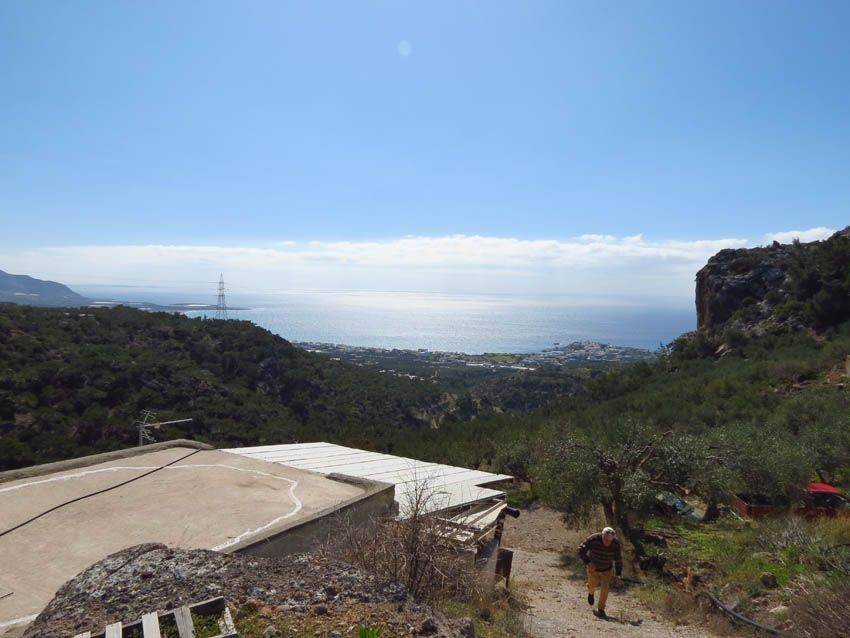 Θέα στη θάλασσα από την ταράτσα