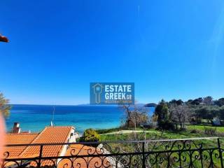 ★ 40m from the Sea ★ Independent ground floor apartment ★ Plot 371sqm ★