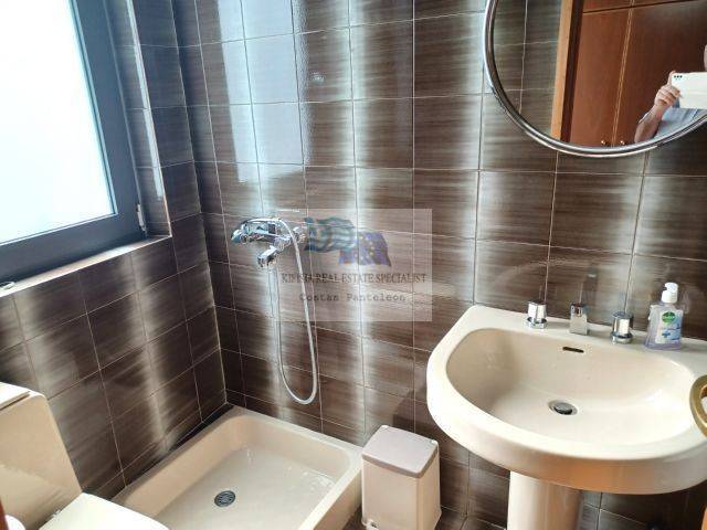 BATHROOM WITH SHOWER