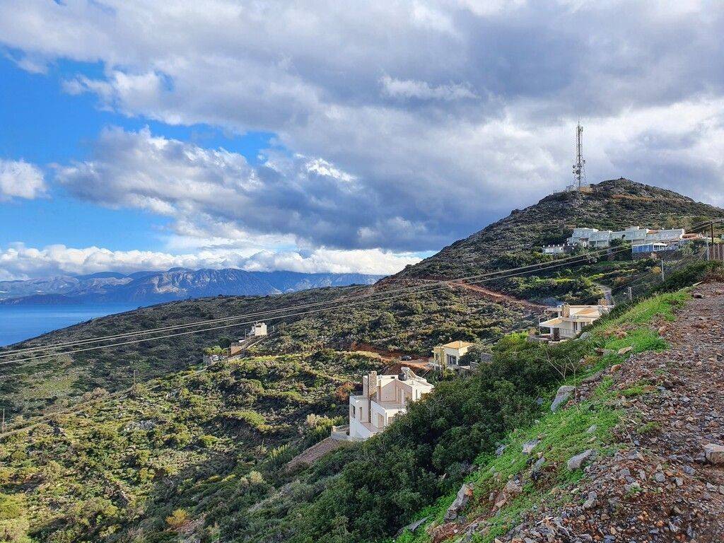 4 - Πωλείται γη έκτασης 1900 μ² στην Κρήτη.