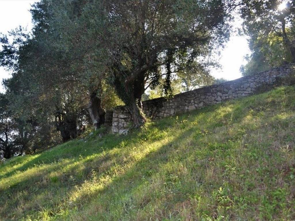 16 - Πωλείται 2-όροφη μονοκατοικία έκτασης 164 τμ στην Κέρκυ.