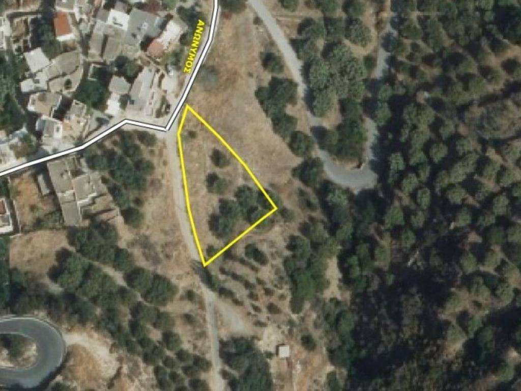 2 - Πωλείται γη έκτασης 1500 μ² στην Κρήτη.