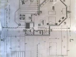 25 - Πωλείται 3-όροφη βίλλα έκτασης 360 τμ στη Χαλκιδική.