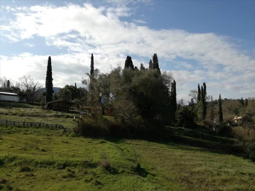 3 - Πωλείται 3-όροφη μονοκατοικία έκτασης 160 τμ στην Κέρκυρ.