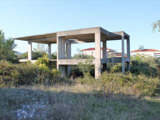 2 - Πωλείται υπό κατασκευή 2-όροφη μονοκατοικία έκτασης 150 .