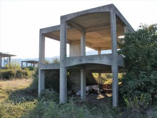 3 - Πωλείται υπό κατασκευή 2-όροφη μονοκατοικία έκτασης 150 .