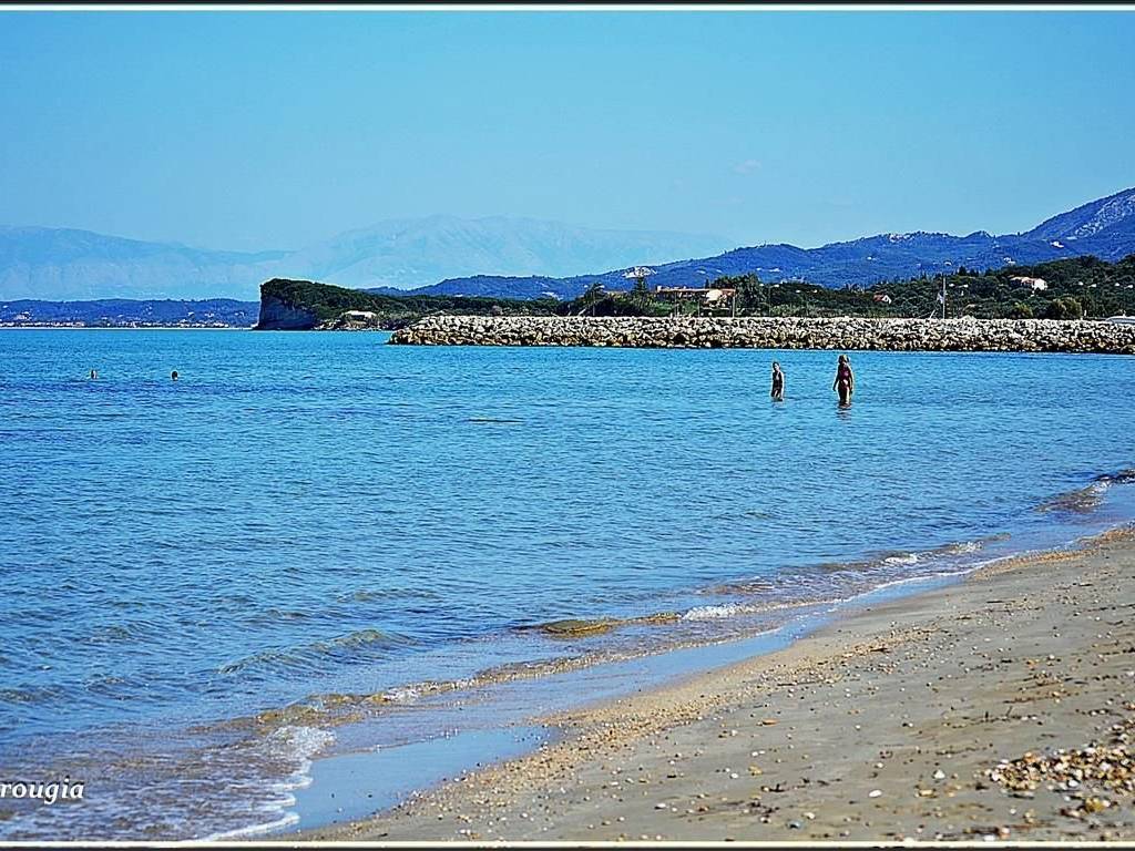 11 - Πωλείται ξενοδοχείο έκτασης 360 τμ στην Κέρκυρα.