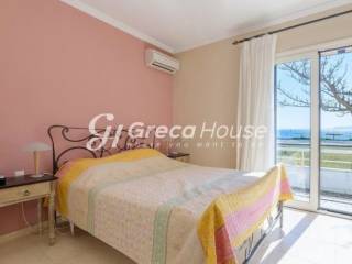 Seafront Villa for sale in Evia Eretria