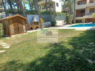 PRIVATE GARDEN WITH BBQ AND SWIMMING POOL