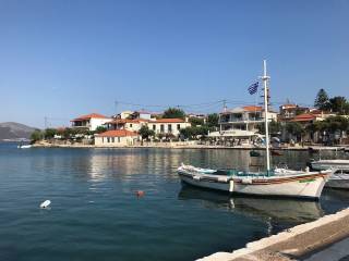 TRIZONIA-TO LIMANI STON OIKISMO