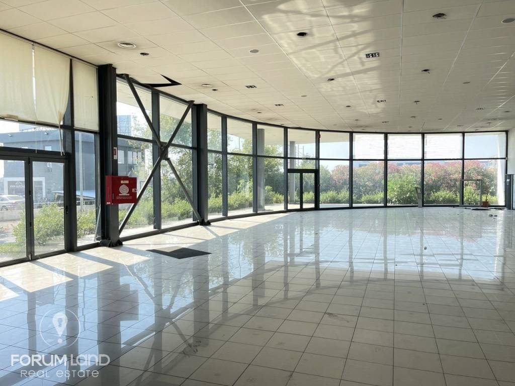 Forumland Real Estate, ισόγειο