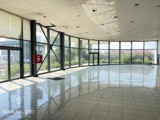 Forumland Real Estate, ισόγειο