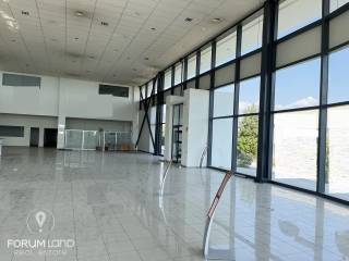 Forumland Real Estate, ισόγειο