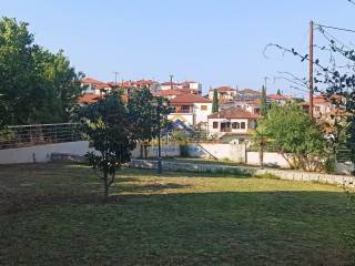 Garden that can have two fully detached maisonettes built.