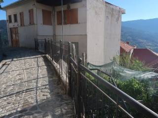 Πωλείται παραδοσιακή μονοκατοικία 101 τ.μ. στο κέντρο του Μετσόβου