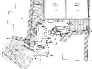 Κάτοψη ισογείου διαμερίσματος και καταστημάτων