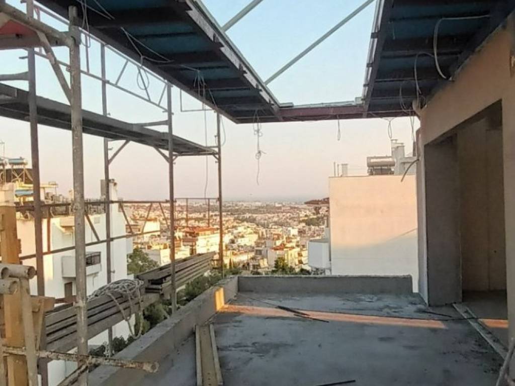 Μπροστινη βεραντα με γυαλινο στεγαστρο