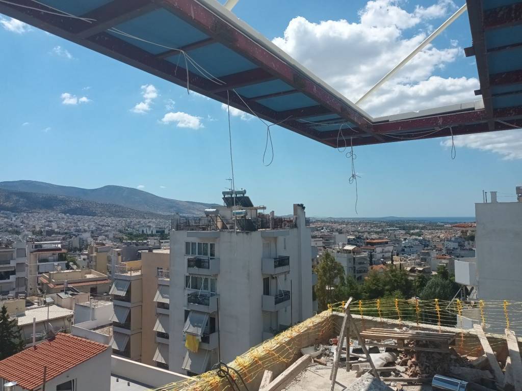 Μερος της απροσκοπτης θεας απο την μπροστινη βεραντα στο σαλ