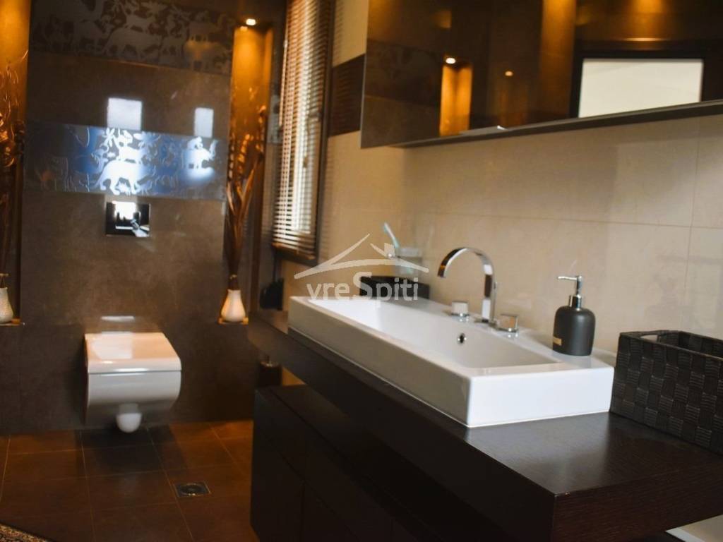 ΟΙΚΟΓΕΝΕΙΑΚΟ ΜΠΑΝΙΟ