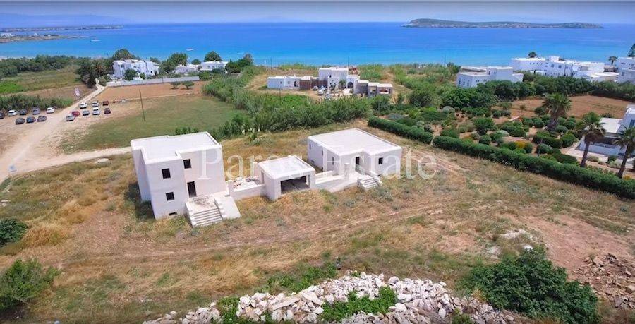 Κατοικίες &amp; απόσταση από την παραλία - Houses and beach 