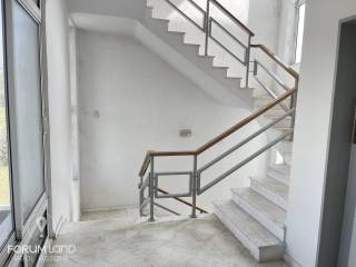 Forumland Real Estate, Εσωτερικές Σκάλες