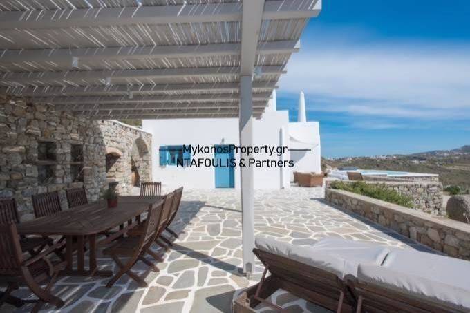 Mykonos real estate - Villa 270 sq.m near Psarou beach