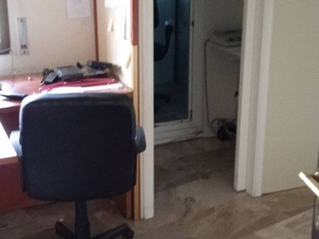 ΤΗΛΕΦΩΝΙΚΟΣ ΧΩΡΟΣ ΜΟΝΩΜΕΝΟΣ ΜΕ ΤΡΙΠΛΑ ΕΝΕΓΕΙΑΚΑ ΤΖΑΜΙΑ(δεξιά