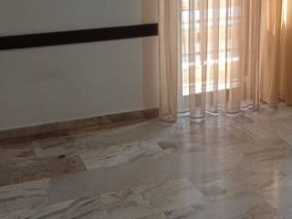 1ο ΓΡΑΦΕΙΟ ΜΕ ΔΥΟ ΧΩΡΟΥΣ ΚΑΙ ΠΟΡΤΑ ΕΝΔΙΑΜΕΣΑ