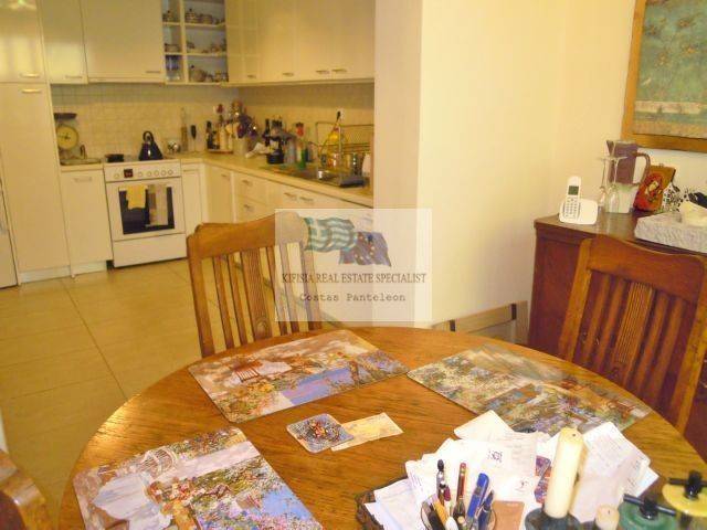 KITCHEN - DAILY DINNING AREA