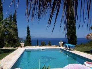 Πισίνα με θέα - pool with sea view