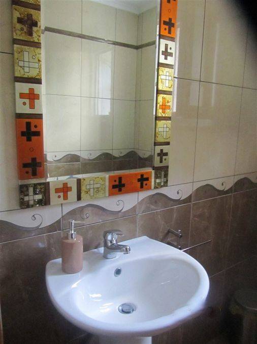 bathroom - μπάνιο