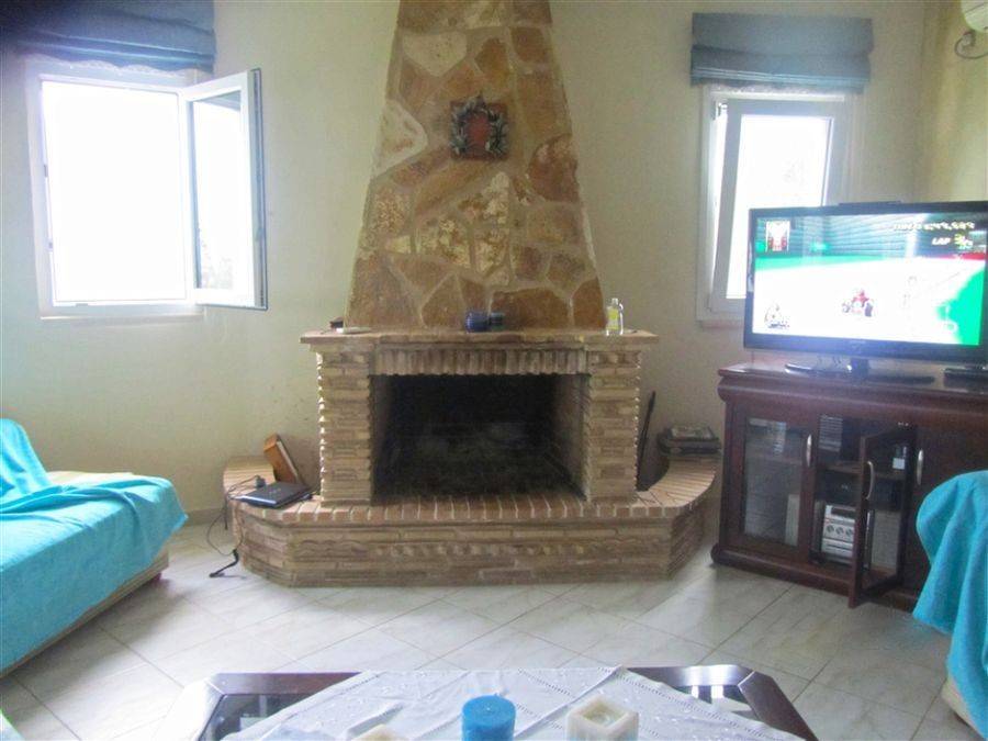 living room with fireplace - σαλόνι με τζάκι