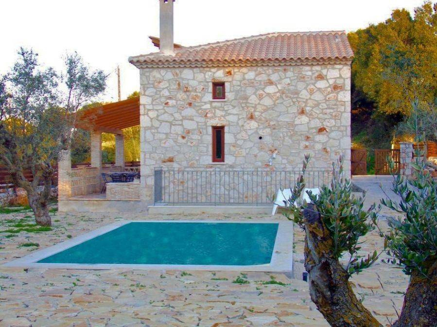 house with private pool - Κατοικία με ιδιωτική πισίνα