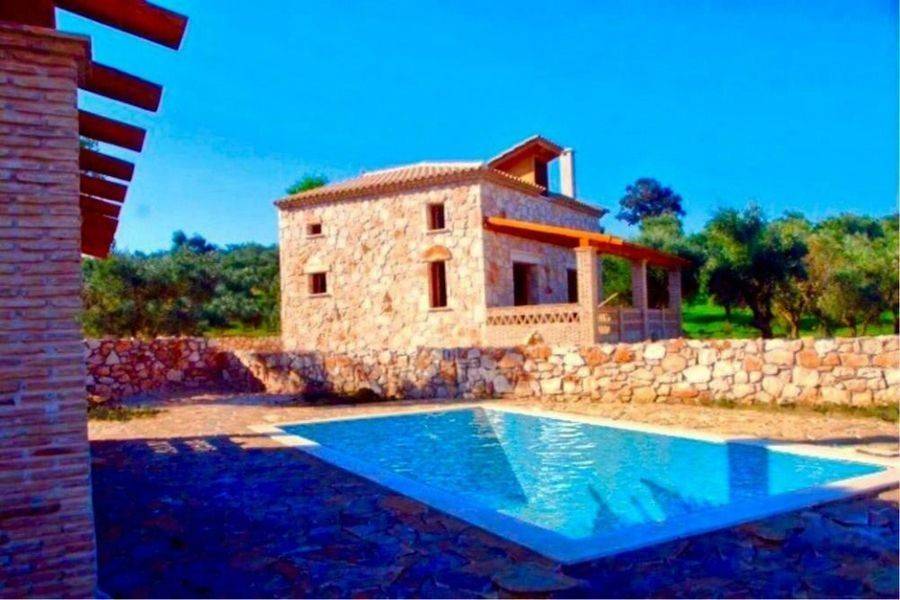 house with private pool - Κατοικία με ιδιωτική πισίνα