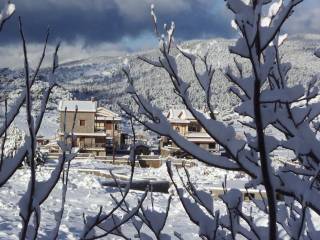 Συγκρότημα πέτρινων κατοικιών