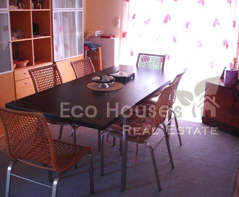 Dining area by the kitchen (mezzanine floor)