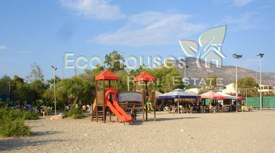 Children&#039; s playground &amp; cafeteria on the beach (300 m from