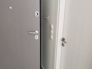 ΘΩΡΑΚΙΣΜΕΝΗ
ΠΟΡΤΑ